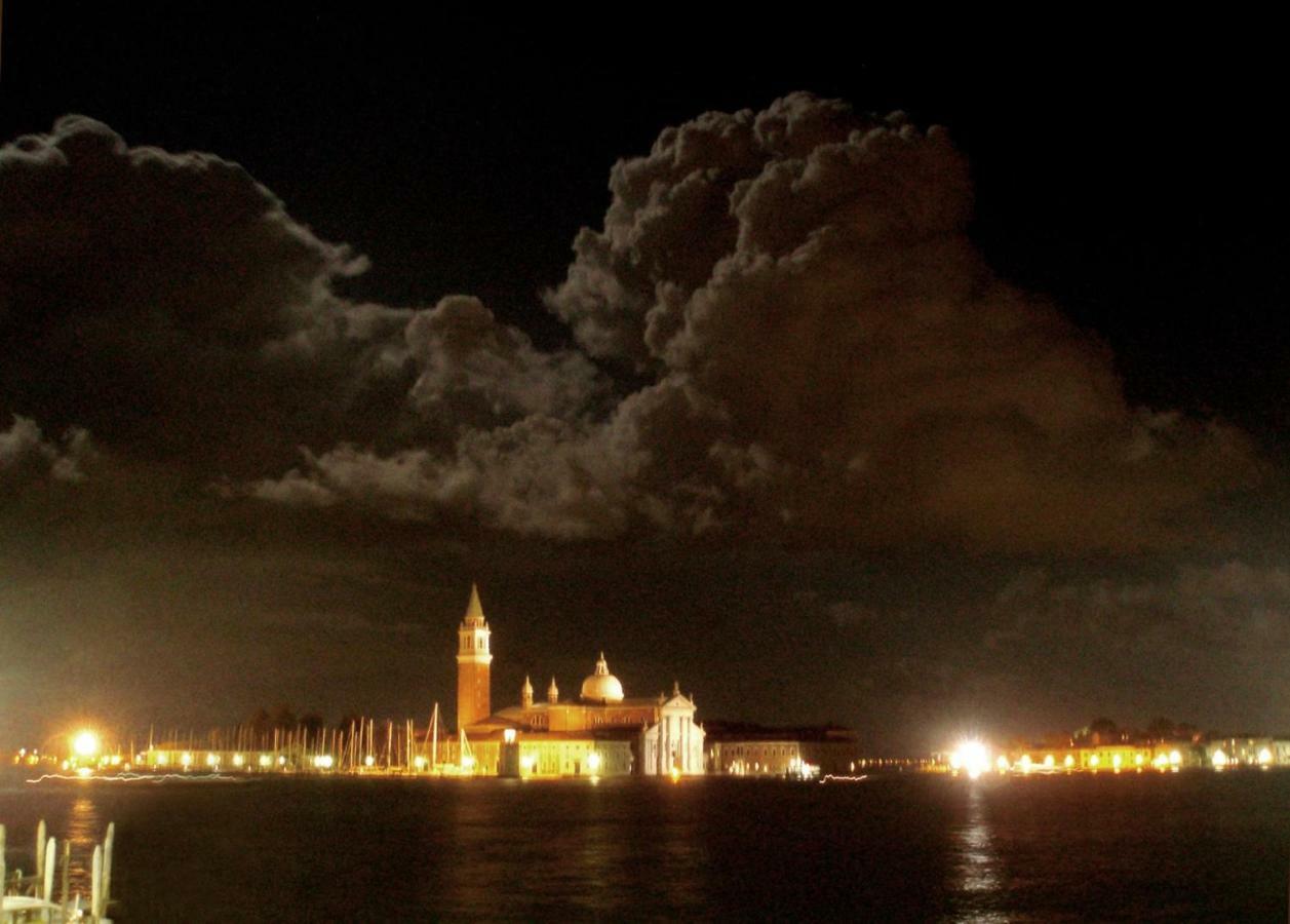 Apartment Essence Of Venice Veneza Exterior foto